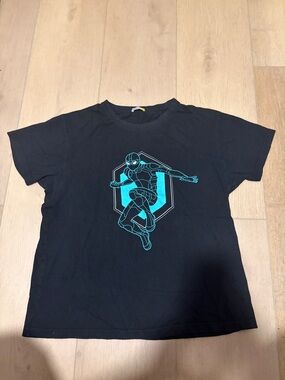 Spider-Man graphic t-shirt kids size Large.
